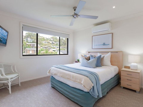 'Sandy Point Haven', 21a Sandy Point Rd - Stylish Haven With WIFI, Air Conditioning & Water Views - Accommodation Resorts 0