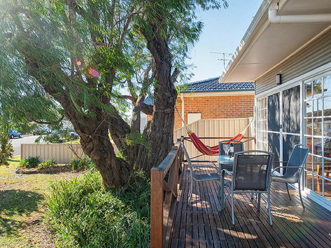 'The Croft' 11 Boulder Bay Rd - Cosy Beach House With Aircon & Only 270m To The Beach - Accommodation Resorts 1