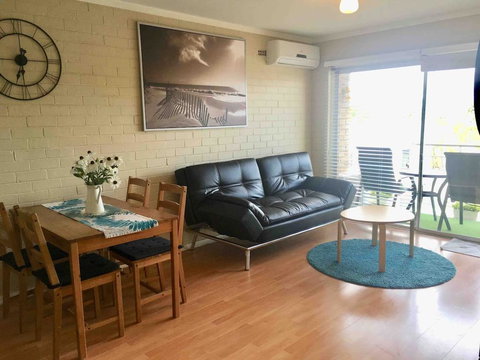 'The Mount' Trendy With City Views - Accommodation Resorts 1