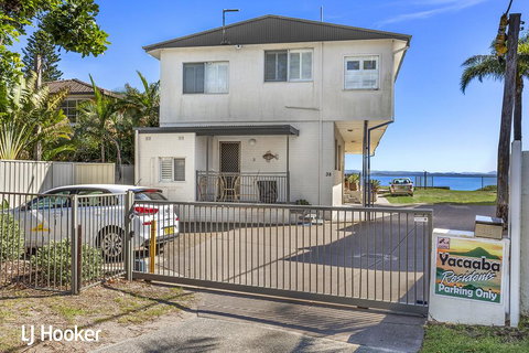 'Yacaaba' Beautiful Waterfront Location - Accommodation Resorts 0