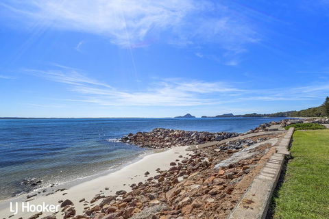 'Yacaaba' Beautiful Waterfront Location - Accommodation Resorts 1