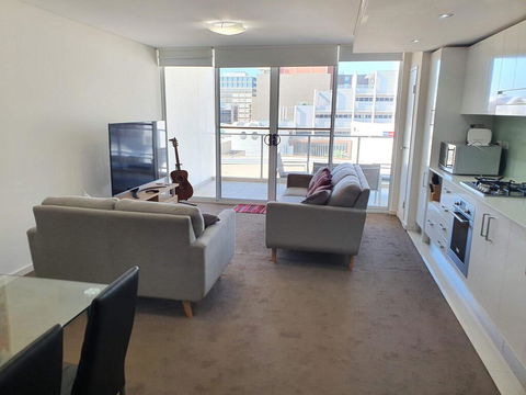 (just Listed) Bolton St 1br 350m Walk To Newcastle Beach +++ Wifi End Eand - Accommodation Resorts 3