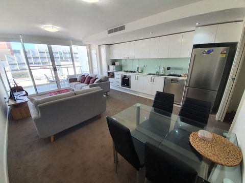 (just Listed) Bolton St 1br 350m Walk To Newcastle Beach +++ Wifi End Eand - Accommodation Resorts 0