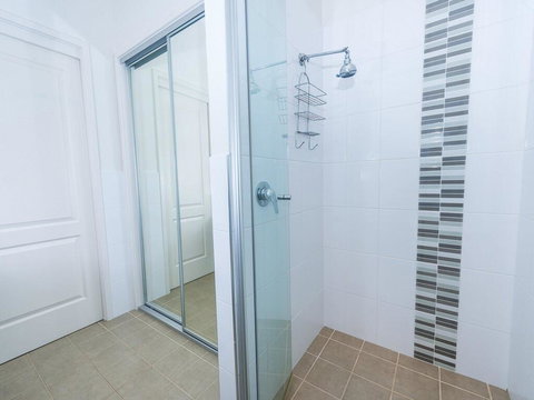 1 'Florida', 5 Lillian Street - 2 Min Walk To Beach, Shops & Restaurants - Accommodation Resorts 2