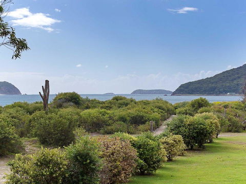 1 'Intrepid', 3 Intrepid Close - Amazing Views Of Shoal Bay, Only 100m From The Beach - Accommodation Resorts 2