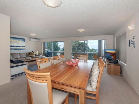 1 'Laman Lodge', 15 Laman Street - Stunning Air Conditioned Unit With Water Views And WIFI - Accommodation Resorts 3