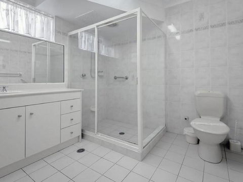 1 'Laman Lodge', 15 Laman Street - Stunning Air Conditioned Unit With Water Views And WIFI - Accommodation Resorts 1