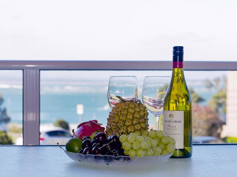 1 'Portofino' 7 Laman Street - Aircon & 1st Level Unit - Accommodation Resorts 1