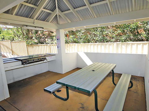 1 'SEASHELLS' 21-23 MAGNUS STREET - WIFI, POOL, LIFT & AIR CONDITIONING - Accommodation Resorts 2