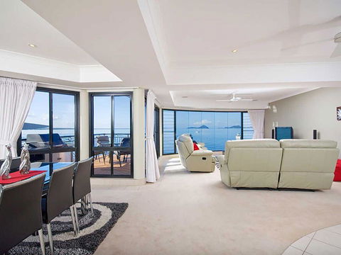 1 'Seaside Splendour' 137 Soldiers Point Road - Beautiful Unit On The Waterfront - Accommodation Resorts 1