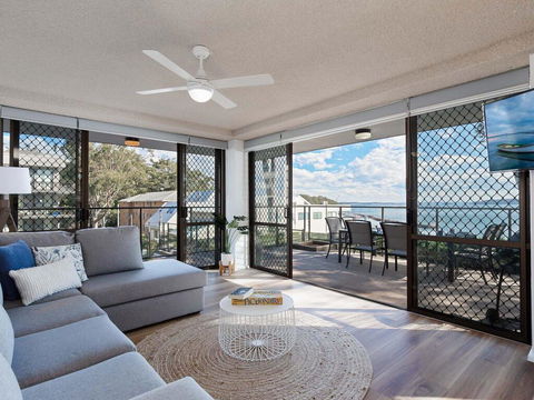 1 'The Poplars' 34 Magnus St - Panoramic Water Views, Pool, Aircon & WIFI - Accommodation Resorts 0
