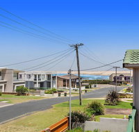 1/32 Ocean Avenue - three bedrooms three bathrooms air con boat parking  water views - Accommodation Resorts
