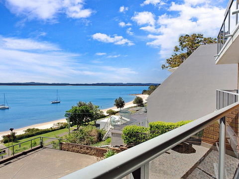 10 'Kiah' 53 Victoria Parade - Waterfront Views, AIRCON And Close To The Marina. - Accommodation Resorts 0
