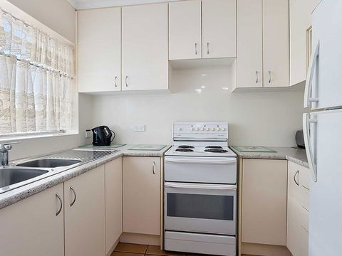 10 'Teramby Court' 104 Magnus Street - In Nelson Bay CBD With Water Views And WIFI - Accommodation Resorts 1