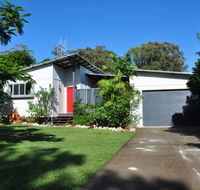 10 Double Island Drive - Modern family home centrally located swimming pool  outdoor area - Accommodation Resorts