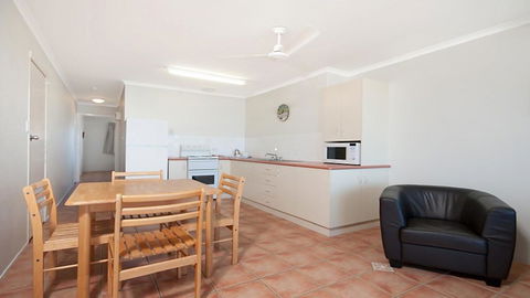 10T Beachfront Apartments - Accommodation Resorts 3