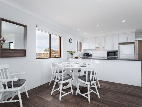 11 'Intrepid' , 3 Intrepid Close - Absolute Beachfront Bliss - Accommodation Resorts 3