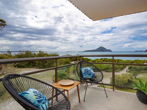 11 'Intrepid' , 3 Intrepid Close - Absolute Beachfront Bliss - Accommodation Resorts 0