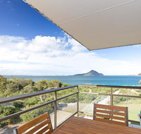12 'Intrepid' 3 Intrepid Close - right on the beachfront - Accommodation Resorts