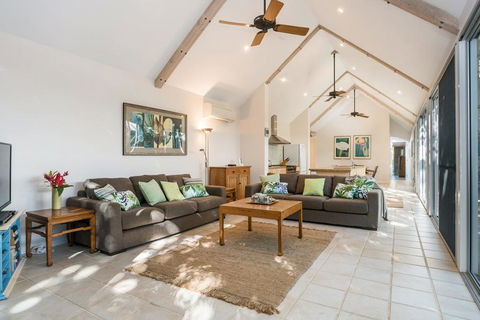 12 Childe Street, Byron Bay - Absolute Belongil Summerhouse - Accommodation Resorts 0