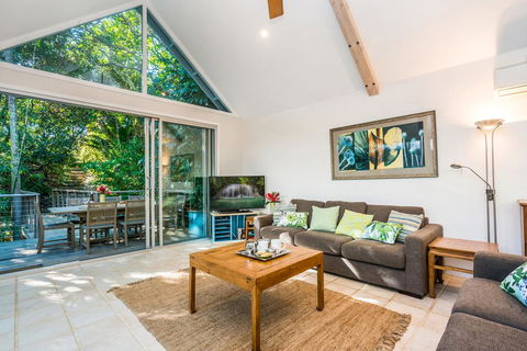 12 Childe Street, Byron Bay - Absolute Belongil Summerhouse - Accommodation Resorts 1