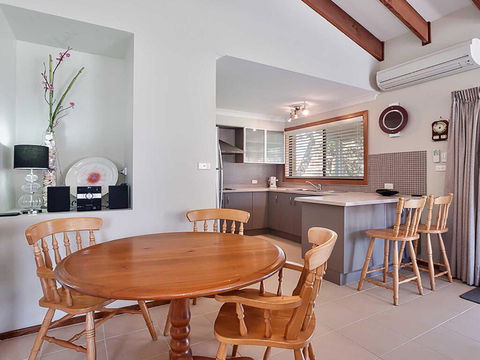 2 'Plattens' 15 Kurrawa Close - Great Duplex So Close To The Water - Accommodation Resorts 3