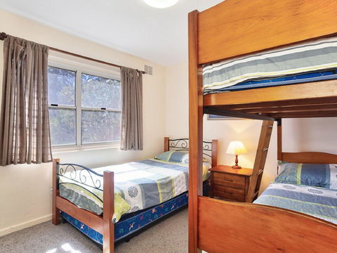 2 'Sunnie Belle' 3 Victoria Parade- Water Views Over Nelson Bay Foreshore - Accommodation Resorts 3