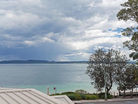 2 'Sunnie Belle' 3 Victoria Parade- Water Views Over Nelson Bay Foreshore - Accommodation Resorts 0