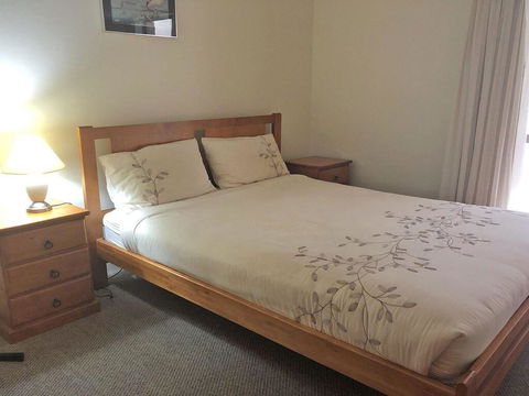 2 'Tradewinds', 110 Victoria Parade - Fantastic Unit With Waterviews & Close To The Marina - Accommodation Resorts 2