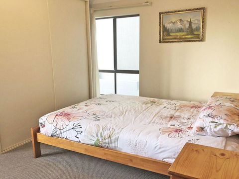 2 'Tradewinds', 110 Victoria Parade - Fantastic Unit With Waterviews & Close To The Marina - Accommodation Resorts 1