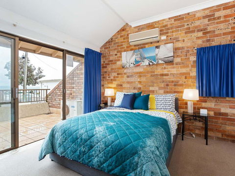 2 'Yachtsman Rest', 37 Victoria Parade - Foxtel, Aircon, Waterviews - Accommodation Resorts 1