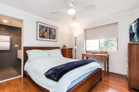 2 Bedroom With Parking & AC Close To Beach & City - Accommodation Resorts 1