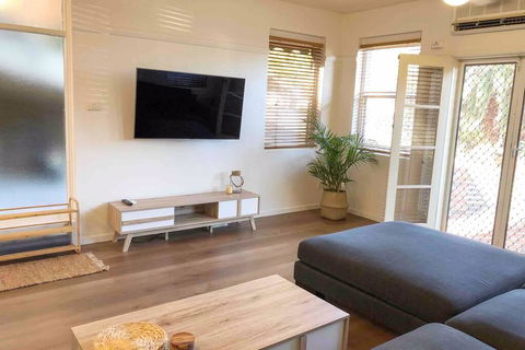 2 Bedroom, SHORT Walk To CBD,BEACH And DARBY ST - Accommodation Resorts 0