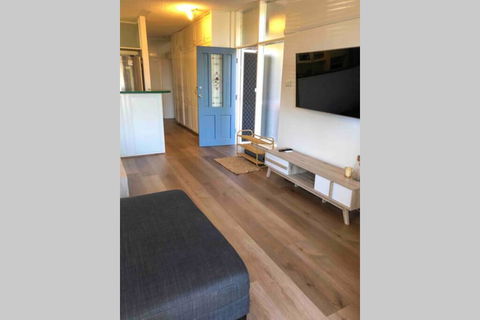 2 Bedroom, SHORT Walk To CBD,BEACH And DARBY ST - Accommodation Resorts 3