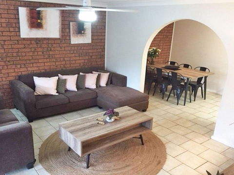 2/10 Catalina Close - Walk To Shoal Bay Beach - Accommodation Resorts 1