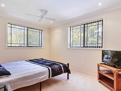 2/11a Christmas Bush Avenue - Fantastic Townhouse Close To Dutchies Beach - Accommodation Resorts 2