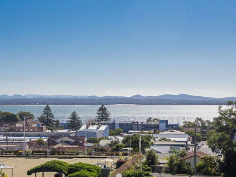 211 'The Landmark', 61B Dowling Street - Resort Style Holiday With Pool, Games Room & Restaurant - Accommodation Resorts 0