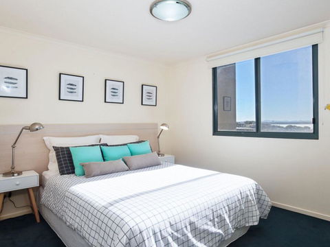 211 'The Landmark', 61B Dowling Street - Resort Style Holiday With Pool, Games Room & Restaurant - Accommodation Resorts 1