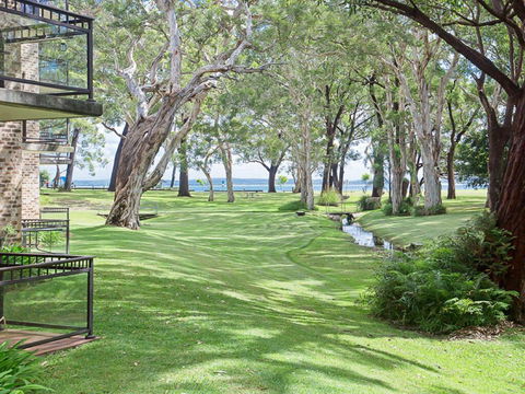 23 'Bay Parklands', 2 Gowrie Avenue - Little Beach, Air Con, Pool & Tennis Court - Accommodation Resorts 0