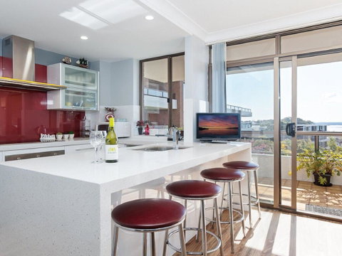 23 'The Commodore' 9-11 Donald Street - Delightful Unit With Gorgeous Water Views - Accommodation Resorts 3