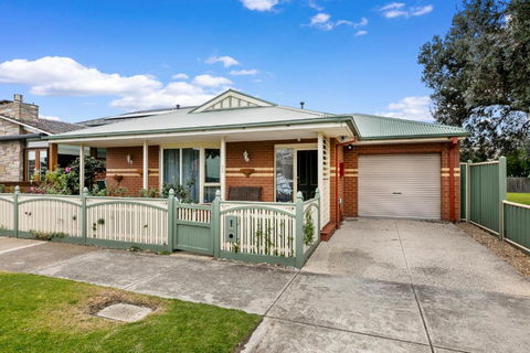 Beachside Retreat - Accommodation Resorts 0