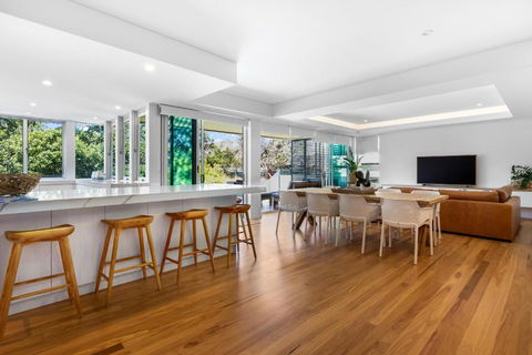 BEACH01- Mooloolaba Beachfront Apartment With Private Pool - Accommodation Resorts 0