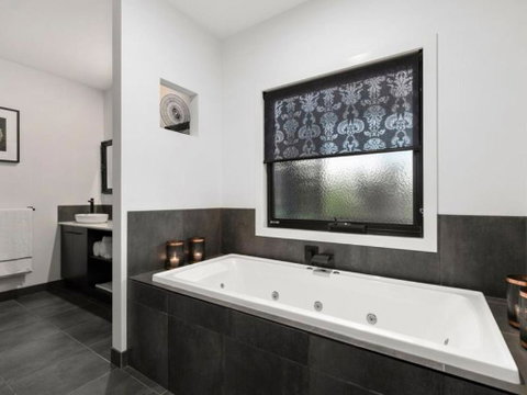 Campania Spa Suite 2 - Accommodation Resorts 3