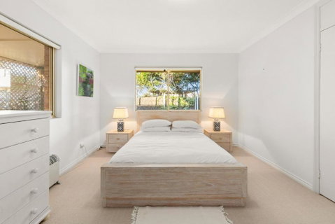 Charming 2-Bed Townhouse 5-Min From Beach - Accommodation Resorts 1