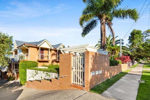 Charming 2-Bed Townhouse 5-Min From Beach - Accommodation Resorts 3