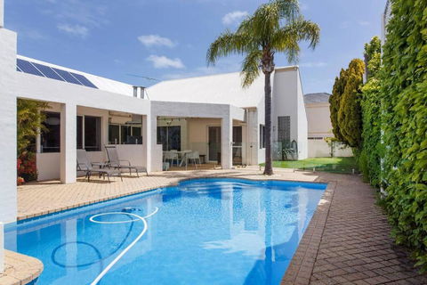 City Beach Coastal Family Home With Pool & Sauna - Accommodation Resorts 0