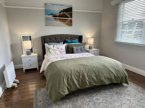 Daisy Cottage On Duke 2BR - Accommodation Resorts 2