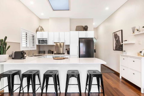 Cute As A Button - Picket Fence 3 Bed Stylish Home - Accommodation Resorts 1