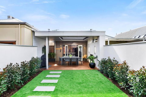 Cute As A Button - Picket Fence 3 Bed Stylish Home - Accommodation Resorts 2