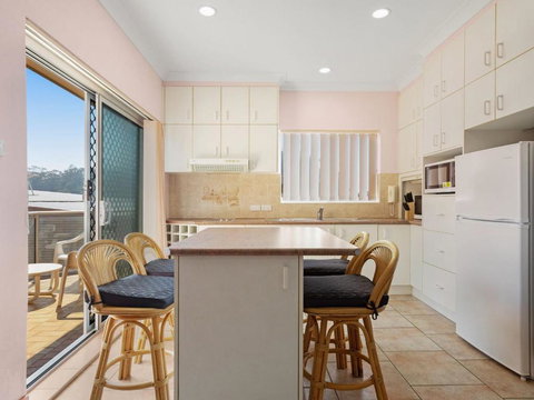 Debra Court 11 - Accommodation Resorts 4